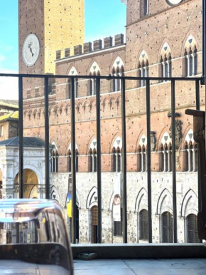 The Balcony Suite - affaccio su Piazza del Campo Siena
